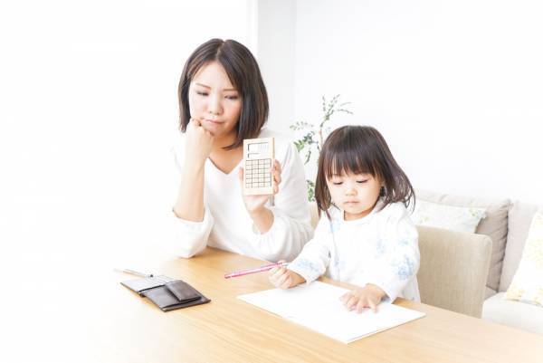 世帯年収300万円・子ども2人の4人家族「電気代を浮かせるために…」リアルな”貯金額と収支内訳”を大公開！【みんなの節約術】