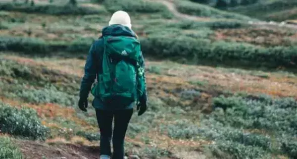 【2023年最新版】楽しく安全に「女子キャンプ」するための必携ガイド！