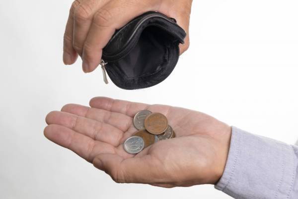 【これも蛙化？】好きな人が“財布から小銭”→アンケート結果は「逆に好感度上がる」