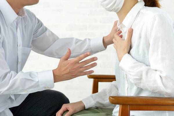 「大丈夫？上着貸そうか？」サッと上着を肩に！？生理中に冷房で寒そうにしていたら…【上司のステキな対応】2選