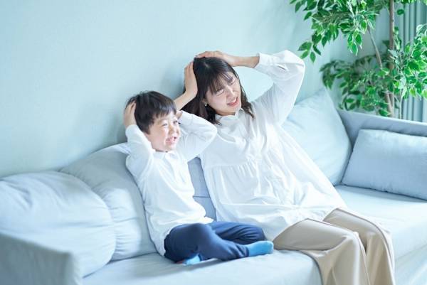 娘「これ、くさーい」巾着袋から異臭…？息子が入れた”生き物”に家族全員が大騒ぎ！→読者「似たようなことある」「本当に怖い！」