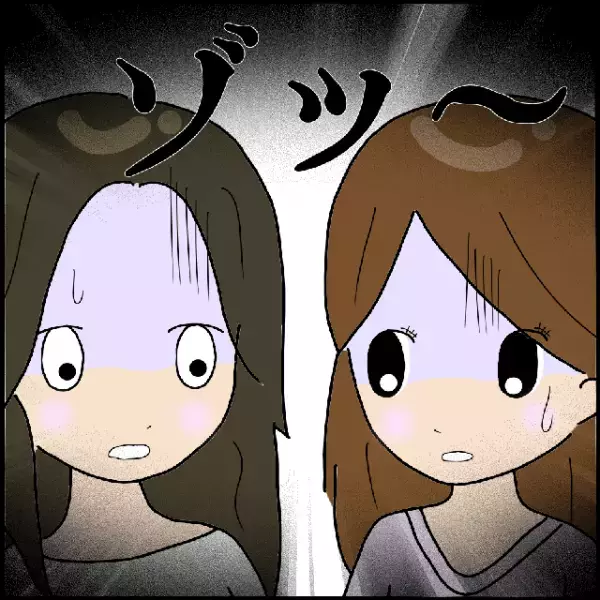 「何これ！！」部屋で撮った写真に写り込んだ“誰かの手”｜そしてある日、テレビを見ていた友人が【背筋が凍る】訴えを！