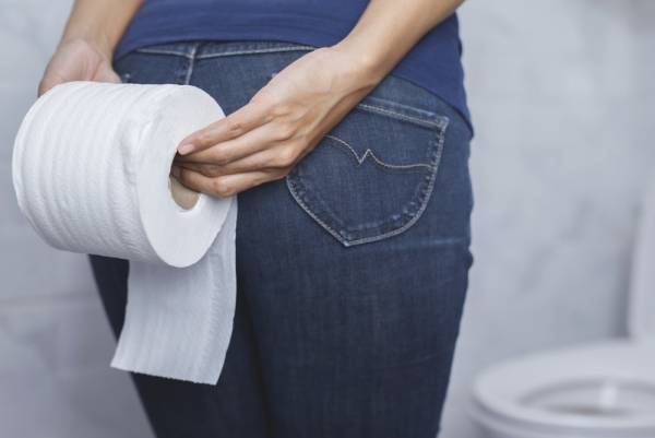 【生理2日目にナプキンがない！】トイレットペーパーで代用したものの歩きづらいし痒い