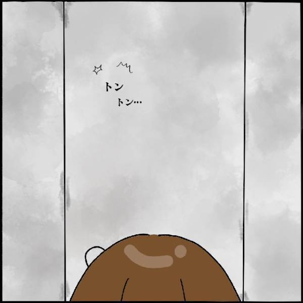 テレビ鑑賞中、部屋の中に“誰かの気配”が…！？トイレへ行った矢先【背筋が凍る出来事】に見舞われる…