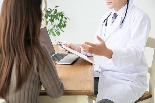 生理後に不正出血が続きフラフラに…→婦人科で判明した“原因”とは？【医師監修】