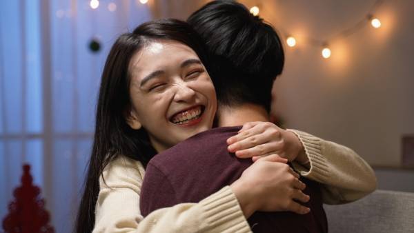 初めてのおうちクリスマス…彼女から“不審に思われてしまったワケ”とは？【クリスマスのやらかし】