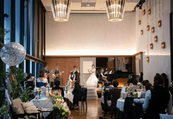 「2人で一緒に生きていくと決めた」ダブルドレスでの結婚式を叶えた女性同士のカップル。実感した結婚式の意義とは