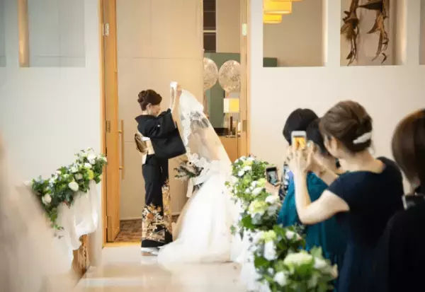 「2人で一緒に生きていくと決めた」ダブルドレスでの結婚式を叶えた女性同士のカップル。実感した結婚式の意義とは