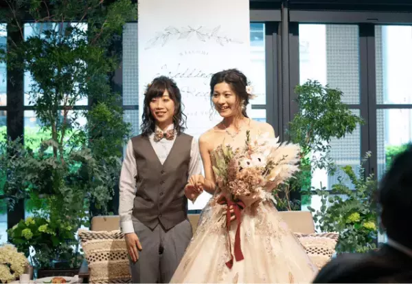 「2人で一緒に生きていくと決めた」ダブルドレスでの結婚式を叶えた女性同士のカップル。実感した結婚式の意義とは
