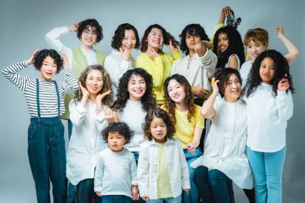 「クセ毛は自分にしかない個性！」中学からかけ続けた縮毛矯正をやめて“クセ毛の魅力”を発信する深いワケ