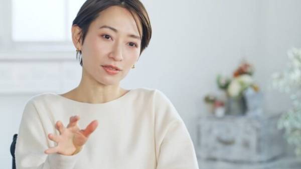 「40代に見えない！？」女性が思う、“歳を重ねても魅力的”な女性の特徴とは？