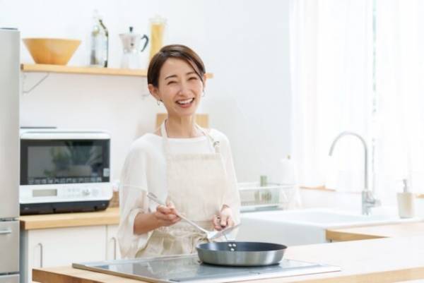 「40代に見えない！？」女性が思う、“歳を重ねても魅力的”な女性の特徴とは？