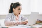 学級閉鎖中、オンライン学級会でパソコンを使ったら…娘が絶叫！？→その理由に「笑える」