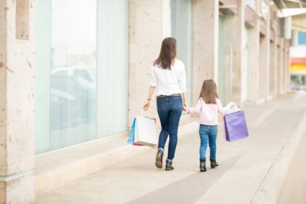 【ショッピングモールで】ビーズのおもちゃが壊れた！？焦っていると…→「よーいどん！」まさかの状況に「心がホカホカ」