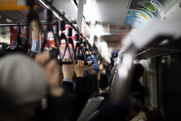 電車の中で寝てしまいメガネを紛失！その日の終わり頃に気づき…→駅で尋ねたら！？