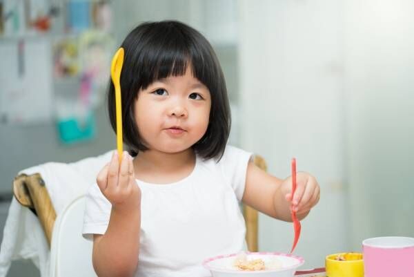 【キャンプで】1歳半の子どもがテーブルにあった巨峰を！？…→次の瞬間、見せた表情に「おかしくて笑ってしまった」