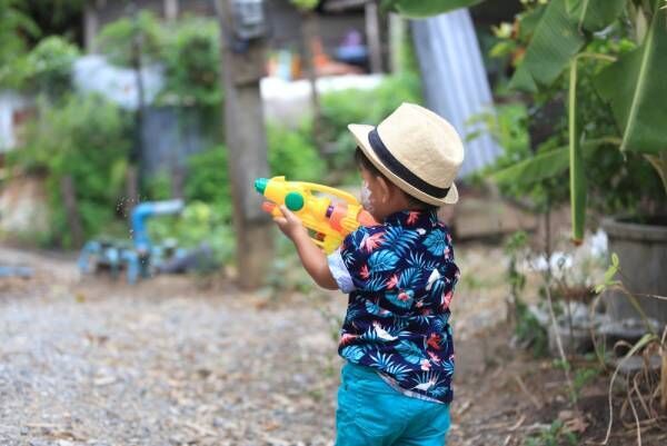 夏休みに…子どもたちが水鉄砲で遊んでいると“雷”が！？→すると、子どもの無邪気なひと言に「驚かされた」