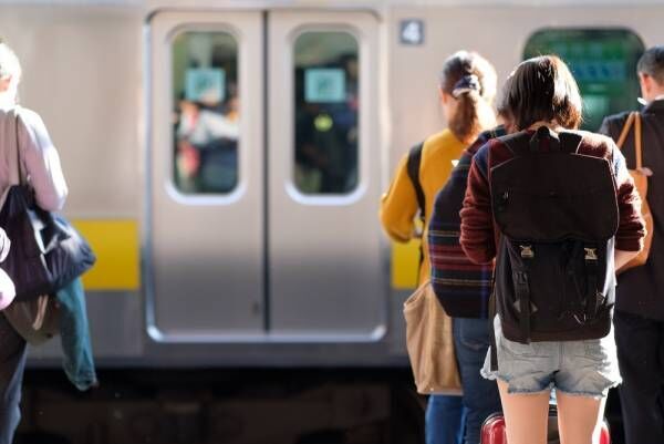 【電車で】女の子「お客さんがいないね！」次の瞬間、女の子の【満員電車の表現】に「癒された」「頭がいいな」