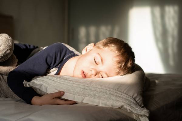 小学生の息子が“寝言”で「パスちょうだーい！」まさかの大声に驚き！