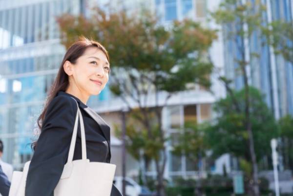 おばさん化してない50代女性に「襟が正されるような気持ち」「こんな歳の取り方したい」