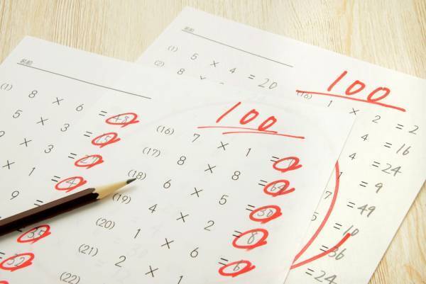 日本で…外国人「落書きはダメ！」小学生の娘の回答用紙を見て驚いたワケに『なんとなく納得』