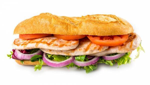 【アメリカのカフェで…】サンドイッチを注文。予想以上の大きさに「一人じゃ絶対無理だ」すると、店員がまさかの対応を！？