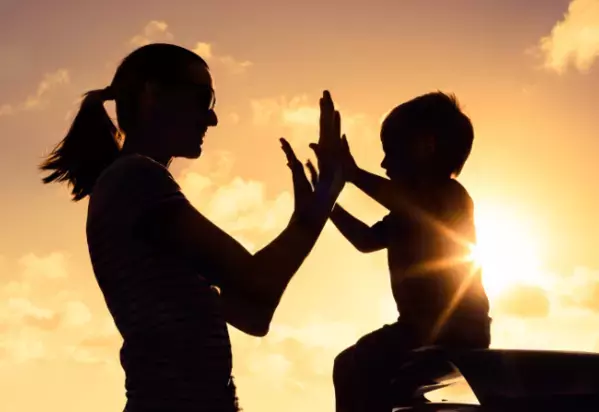 子どもの自己表現を教育する親。不快な冗談を言われた瞬間⇒我が子の”まさかの発言”に感心！