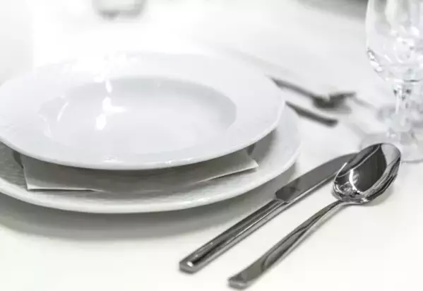 イタリアでパスタを注文すると「ワイルドすぎるー！」新婚夫婦が大笑いした”まさかのサービス”とは！？