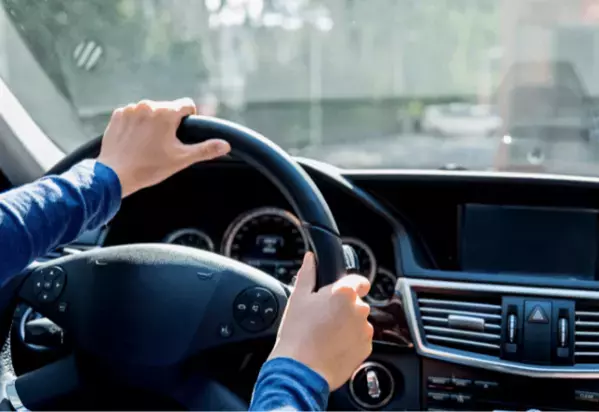 アメリカで運転していると…「曲がらないと！」一瞬パニックになった”日本との違い”とは