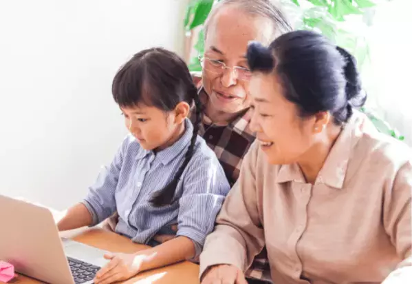 娘が大好きな50代の祖父母。祖父母宅から迎えに行くと…娘の姿に思わず「笑顔になった」「可愛らしい」