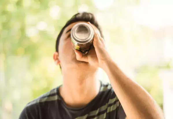 海外で…缶の緑茶を購入したところ⇒「なんで緑茶が…」衝撃の味がいつの間にか「クセになる」