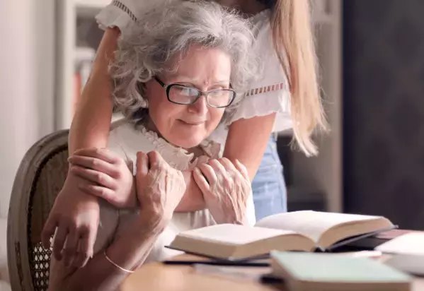 認知症を患う80代の祖母　ほとんど反応がなかったが…→孫の顔を見た瞬間「孫パワーってすごい！」