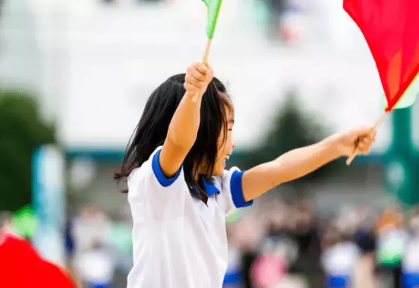 運動会に来た60代の祖母…急用で帰ることになった瞬間⇒孫の”咄嗟の行動”に「ほほえましい」「一瞬で空気が変わった」