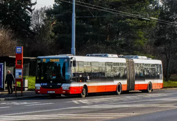 ジャカルタのバス停で…「健康的な時間の使い方だな」日本とは”異なる光景”に驚愕！？