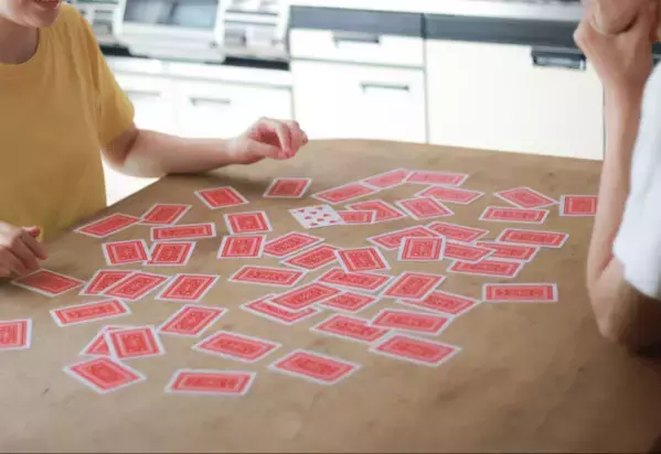 神経衰弱で遊ぶ祖父と孫　「負けても泣くなよ」といった矢先⇒祖父が”本気モード”に「思わず笑った」