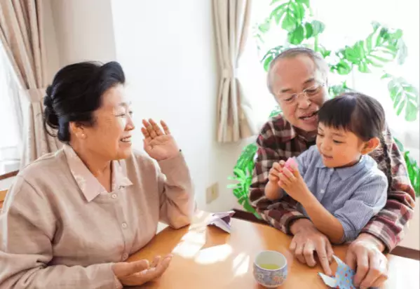 祖父母が大好きな5歳の孫　祖母がよろけて祖父が支えると…→孫の”発した一言”に全員が笑顔！？