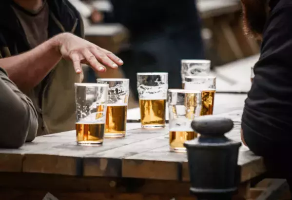 タイのレストランで…ビールを注文した日本人。次の瞬間⇒出てきた一杯をみて「えっ！？」「意外にも美味しい」