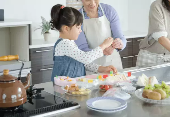 8歳の孫を溺愛する祖母　孫「おばあちゃんのご飯が一番！」次の瞬間⇒祖母が朝からキッチンで奮闘！？