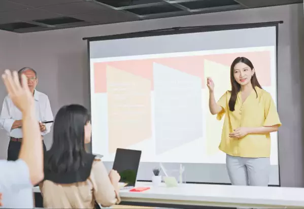 人前で話すと声が震える社会人　6ヶ月後…上司の評価「分かりやすい」「説得力がある」