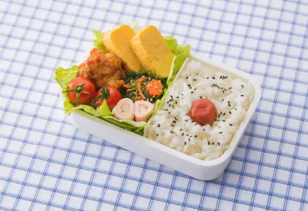 お弁当を開けたら…付箋！？母の“遊び心ある仕掛け”に「思わず笑った」