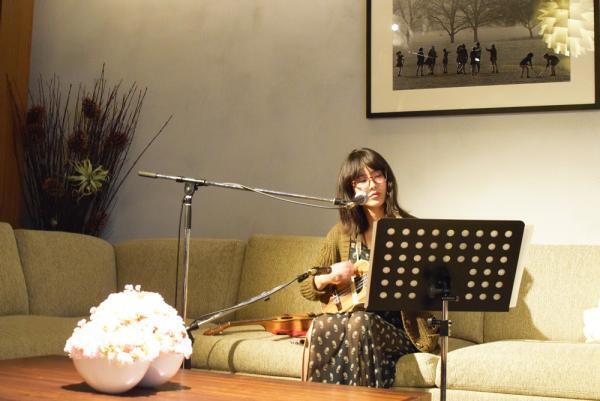 リビングで聞くライブ「ソファーサウンズ」が伊勢丹にやってきた！