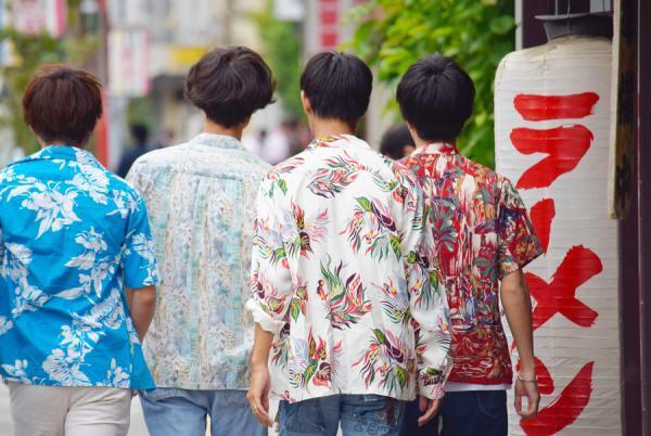 アロハとワンピで早稲田を染める。学生と古着屋によるファッションデモの現場を直撃