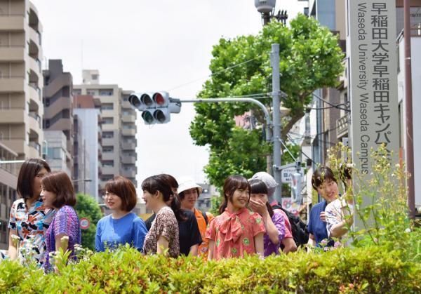アロハとワンピで早稲田を染める。学生と古着屋によるファッションデモの現場を直撃