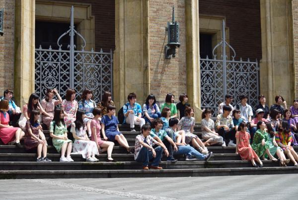 アロハとワンピで早稲田を染める。学生と古着屋によるファッションデモの現場を直撃