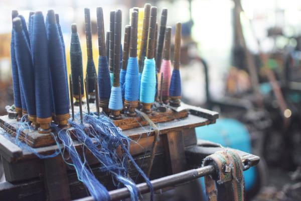 会津木綿の老舗「山田木綿織元」で400年続く伝統工芸に触れる