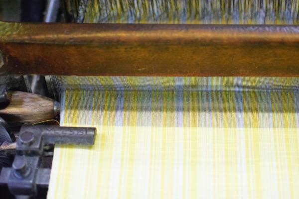 会津木綿の老舗「山田木綿織元」で400年続く伝統工芸に触れる