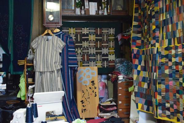 会津木綿の老舗「山田木綿織元」で400年続く伝統工芸に触れる