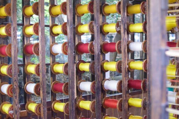 会津木綿の老舗「山田木綿織元」で400年続く伝統工芸に触れる