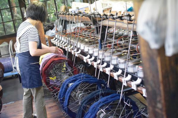 会津木綿の老舗「山田木綿織元」で400年続く伝統工芸に触れる