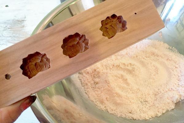 高松で甘い寄り道を。木型工房「豆花」で和三盆の落雁作り体験